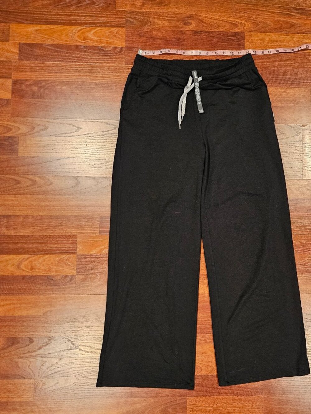 Vuori Women’s L Black Flare Performance Pants Drawstring Stretch Athletic
